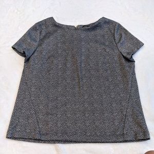 Ann Taylor Womens Shirt Size 12 Black Snakeskin Short Sleeve Zipper Stretch